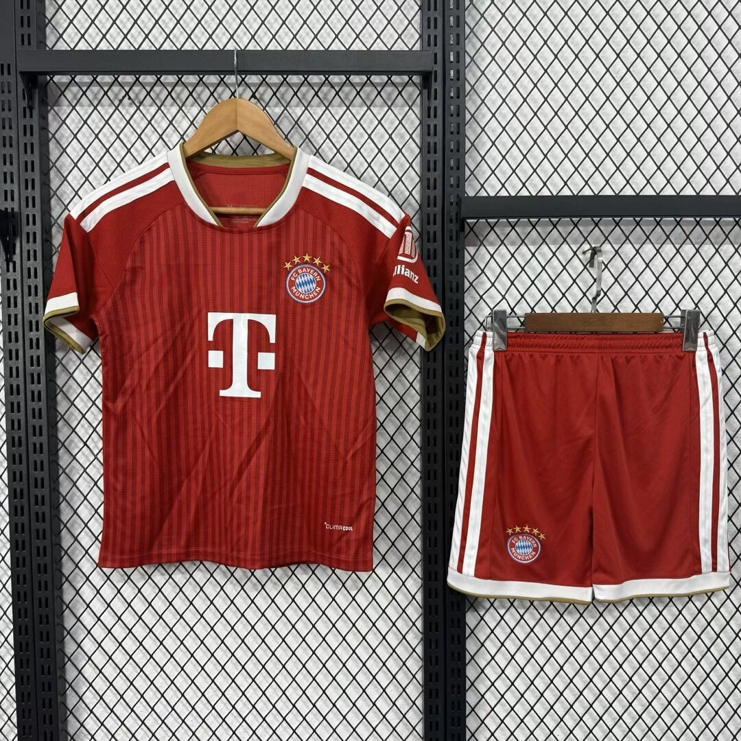 26/27 Ensemble Enfant  Bayern Munich Domicile